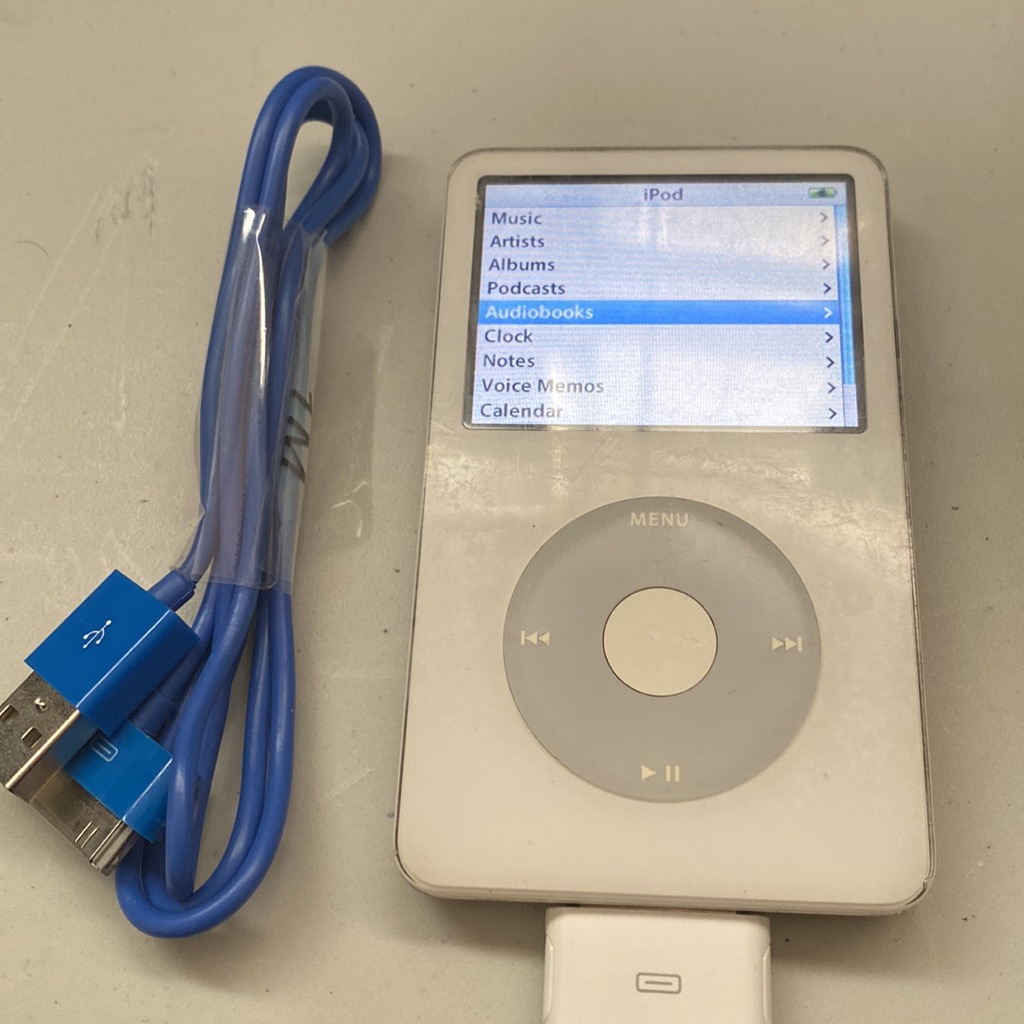 名無しiPod Classic ホワイト USBケーブル付き 第5世代 名無しiPod